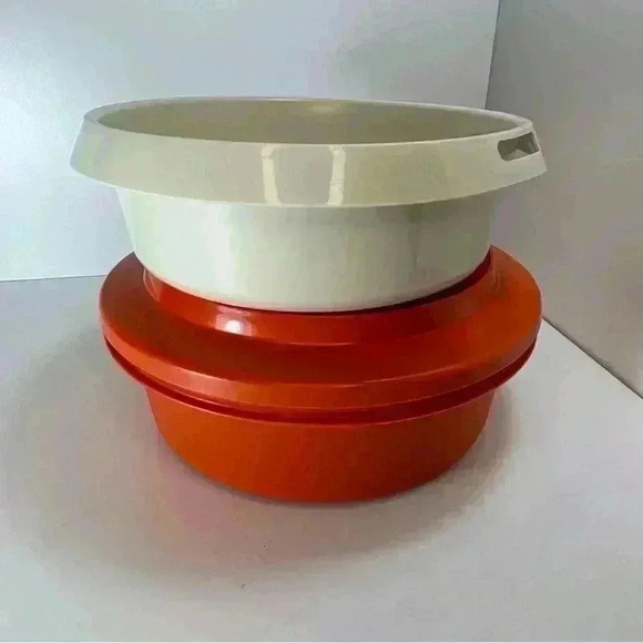 Vintage orange Tupperware seal n serve bowl 1337-15 with lid and strainer 1335-4 - Picture 9 of 10